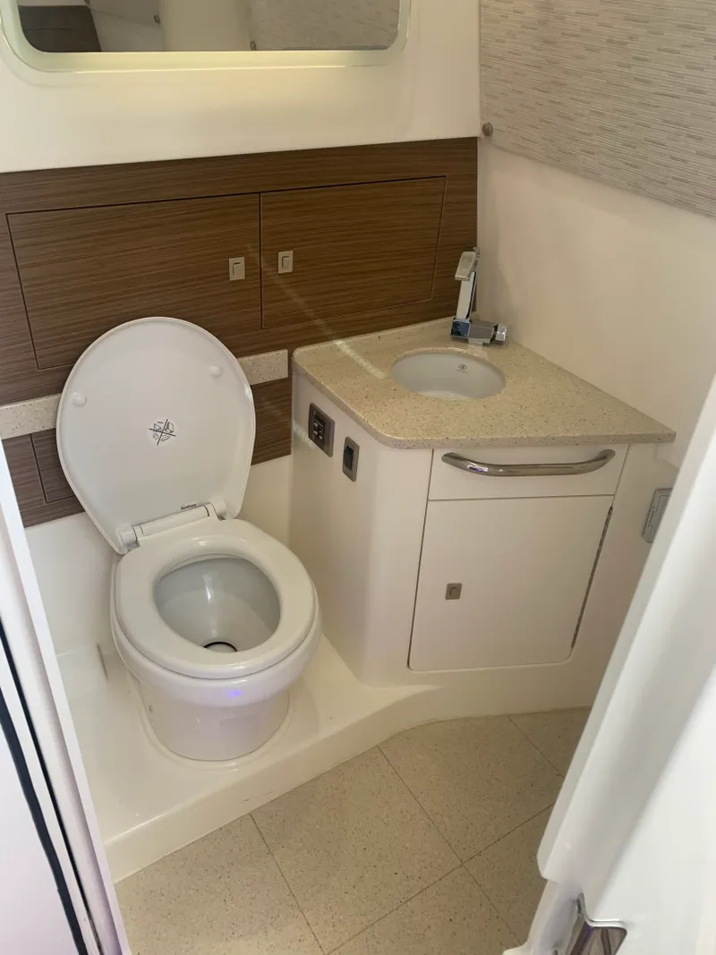 Slide: The Image of Boston Whaler 420 Outrage 2017 - 1556498