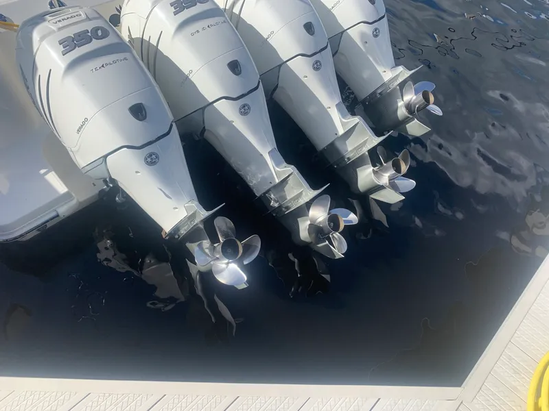 Slide: The Image of Boston Whaler 420 Outrage 2017 - 1556474