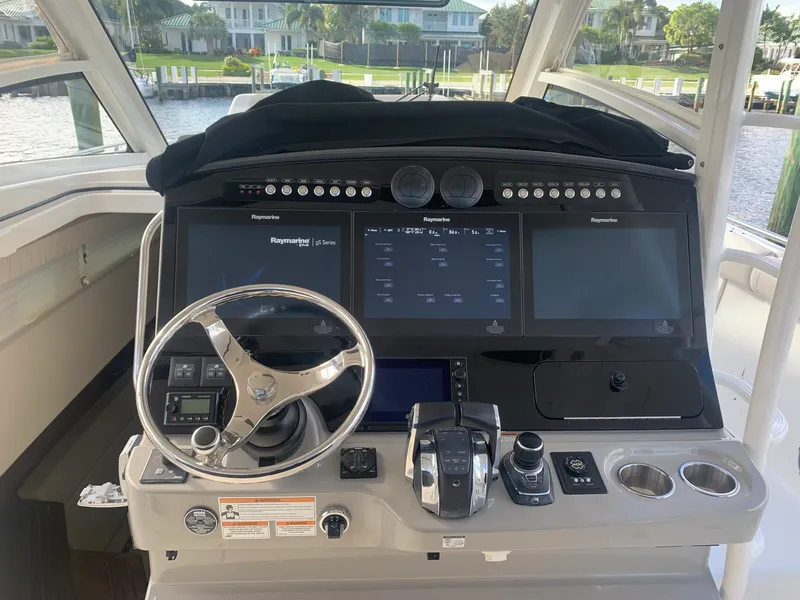 Slide: The Image of Boston Whaler 420 Outrage 2017 - 1556479