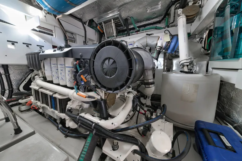 Slide: The Image of Sunseeker Predator 2017 - 1565248