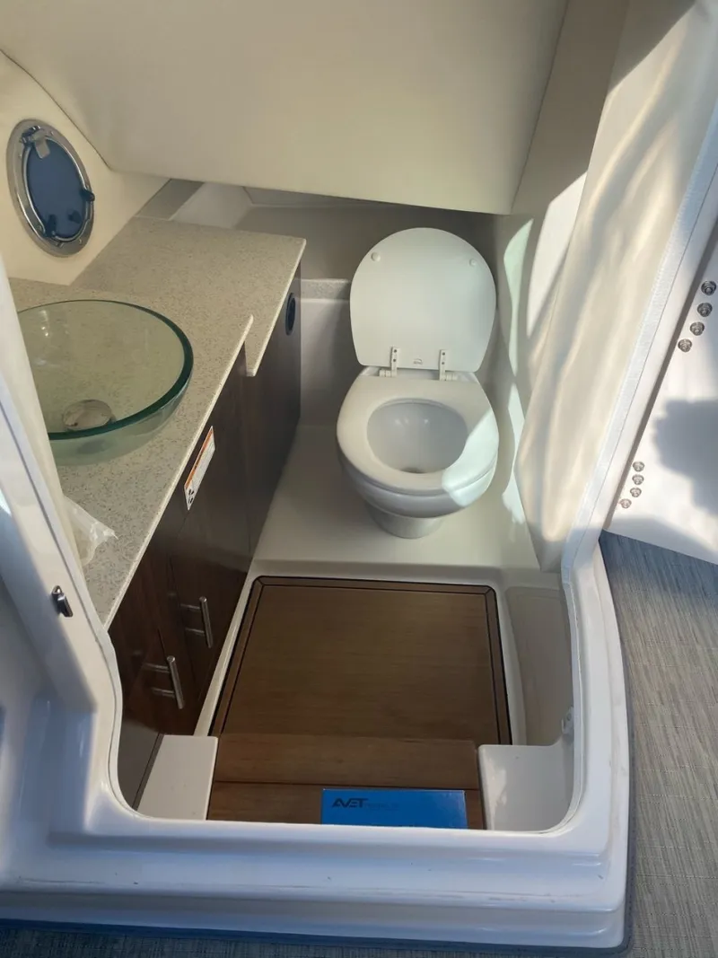 Slide: The Image of Regal 3200 Bowrider 2016 - 1570050