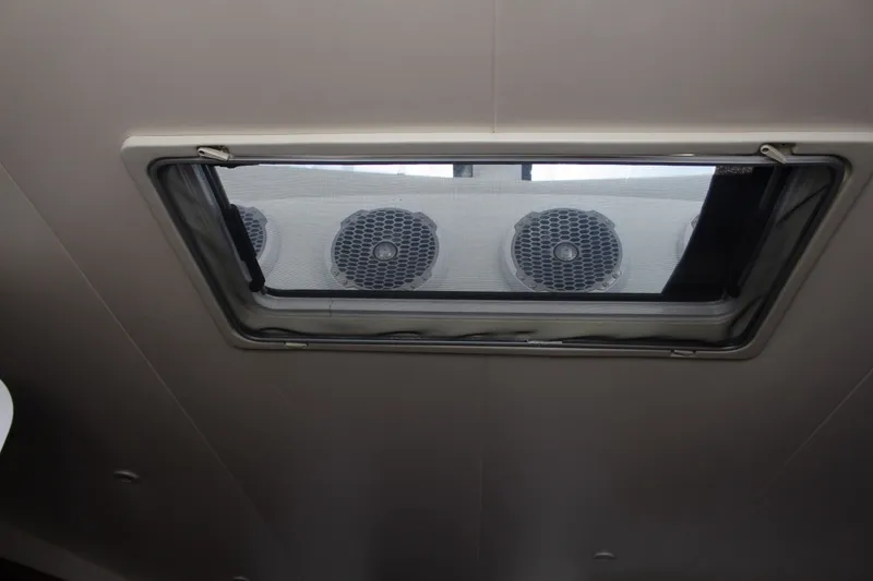 Slide: The Image of Carver Trojan 440 Express 2000 - 1604336