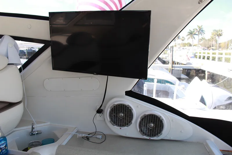 Slide: The Image of Carver Yachts Trojan 440 Express 2000 - 1604326