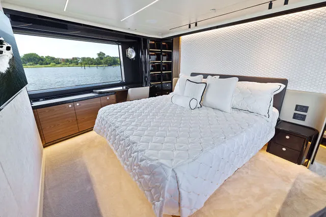 Slide: The Image of Absolute Navetta 64 2025 - 100