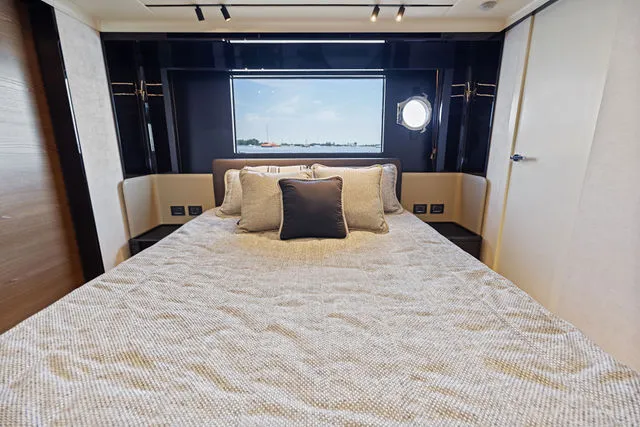 Slide: The Image of Absolute Navetta 64 2025 - 110