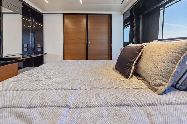 Slide: The Image of Absolute Navetta 64 2025 - 112