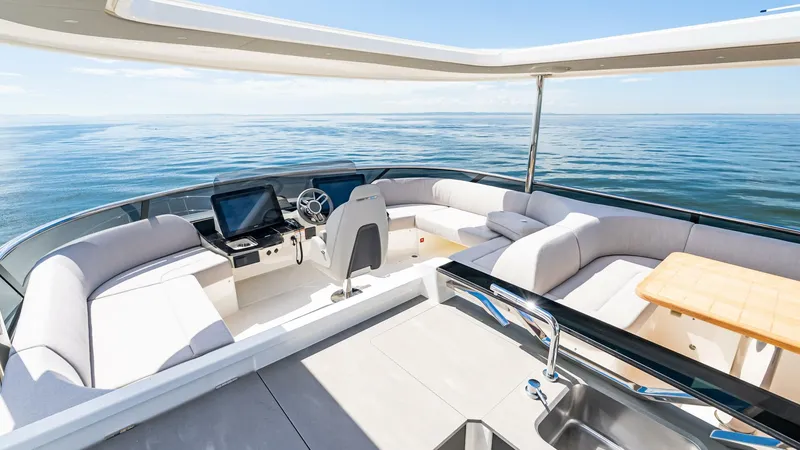 Slide: The Image of Absolute Navetta 64 2025 - 5313070