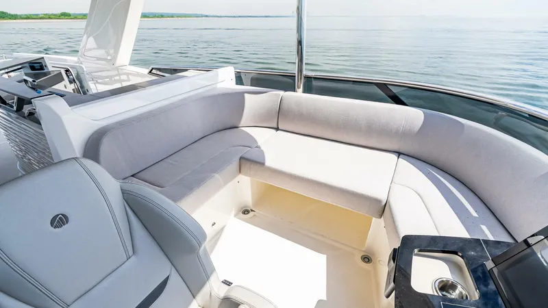 Slide: The Image of Absolute Navetta 64 2025 - 5313059