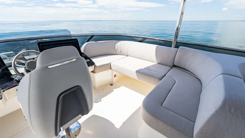 Slide: The Image of Absolute Navetta 64 2025 - 5313058