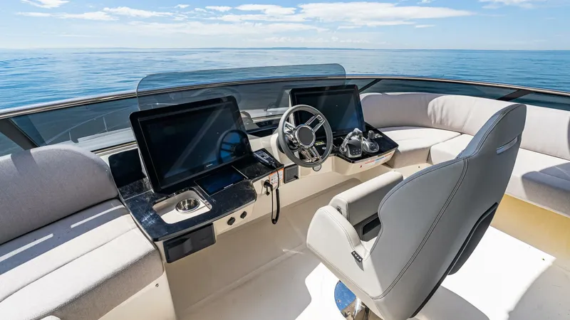 Slide: The Image of Absolute Navetta 64 2025 - 5313132