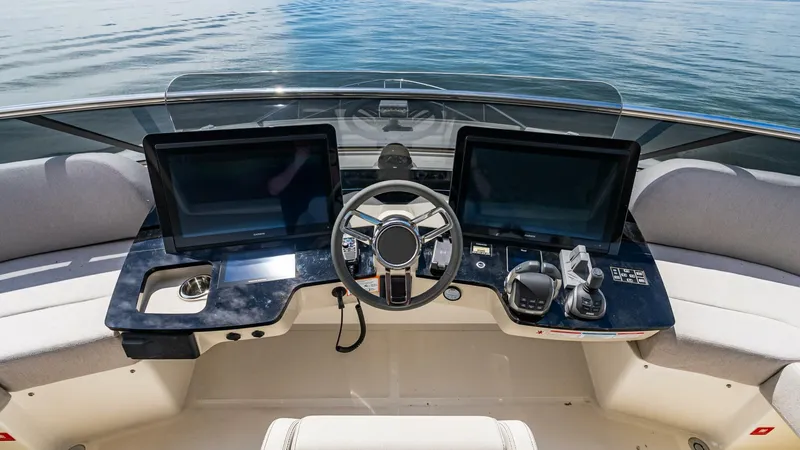 Slide: The Image of Absolute Navetta 64 2025 - 5313057