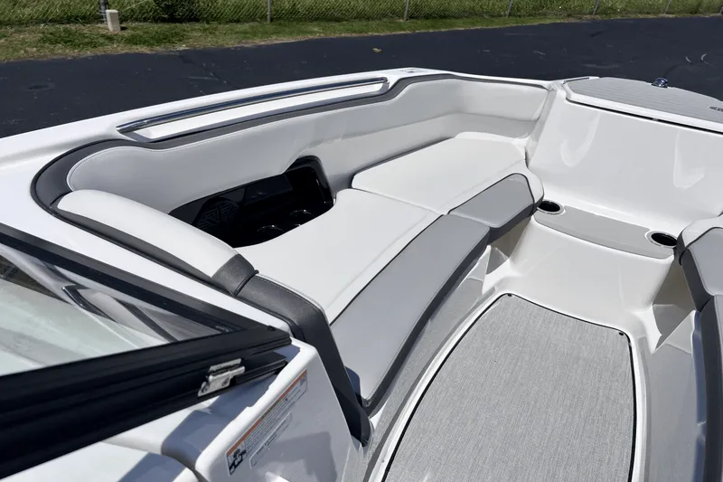 Slide: The Image of Yamaha AR250 2025 - 13