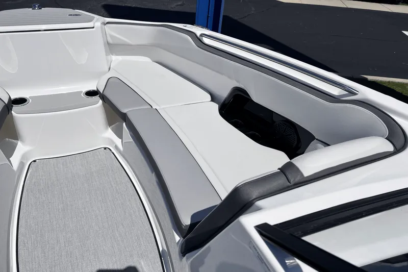 Slide: The Image of Yamaha AR250 2025 - 14