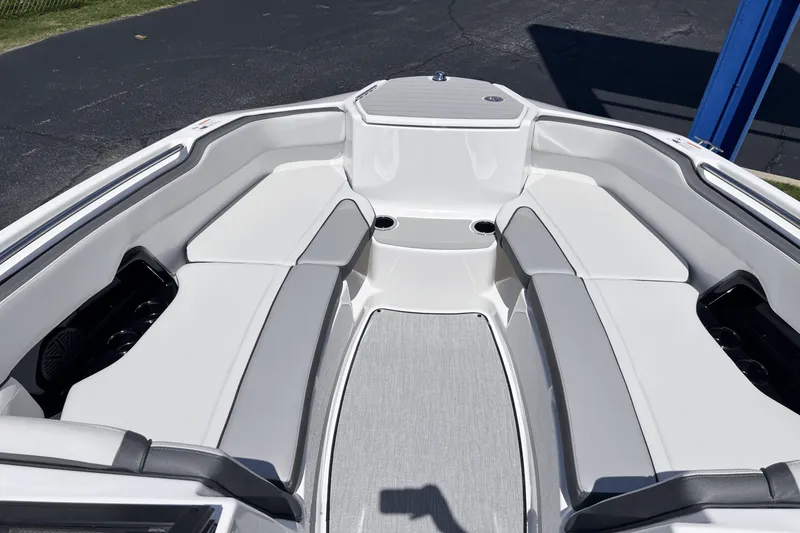 Slide: The Image of Yamaha AR250 2025 - 15