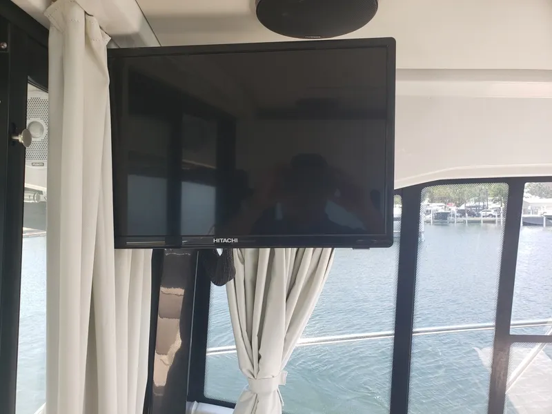 Slide: The Image of 2019 33 Jeanneau Express - Salon TV - 1692162