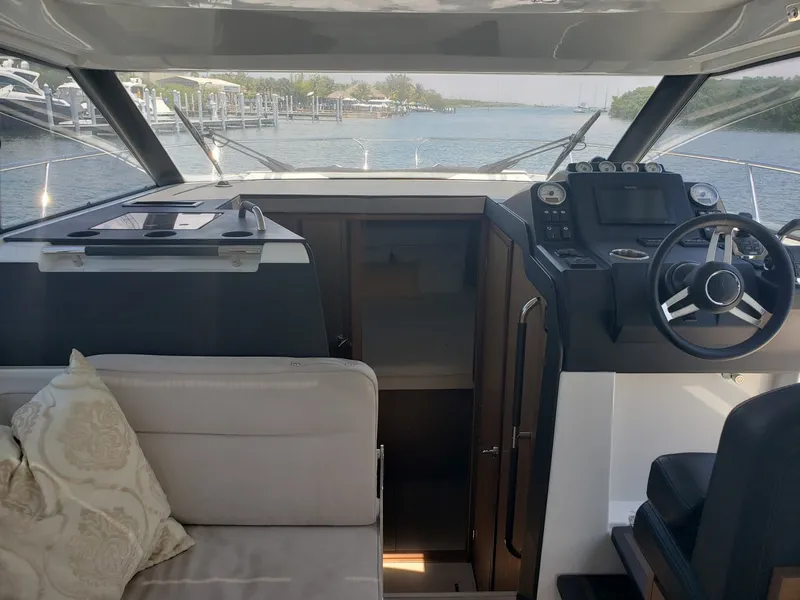 Slide: The Image of 2019 33 Jeanneau Express - Helm - 1692153