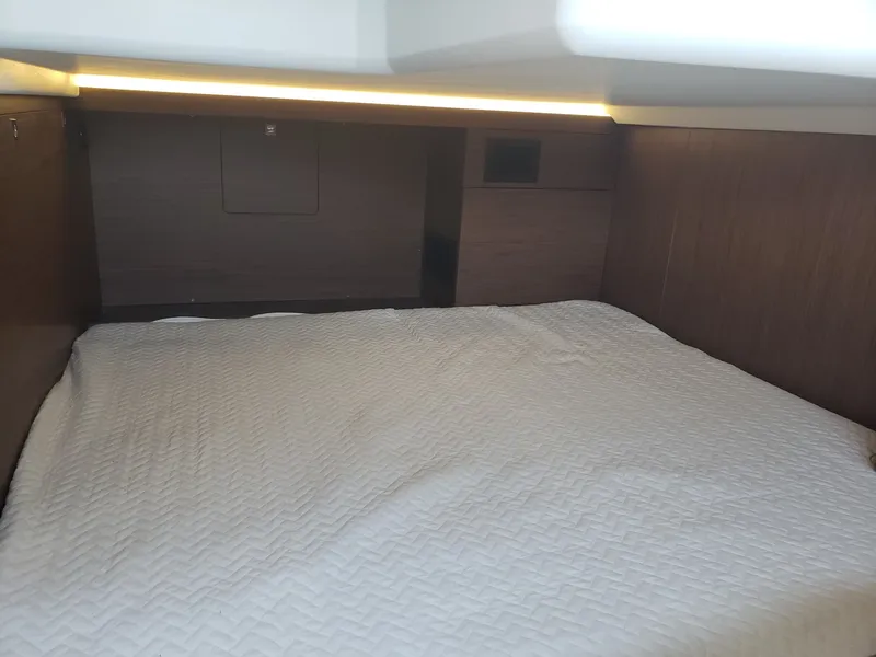Slide: The Image of 2019 33 Jeanneau Express - Guest Stateroom - 1692175