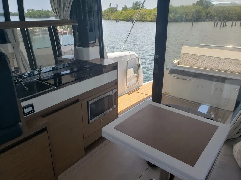 Slide: The Image of 2019 33 Jeanneau Express - Salon - 1692149