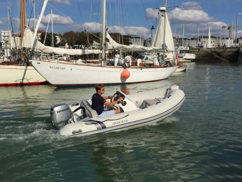 Slide: The Image of Highfield 390 DL 2022 - 1697504