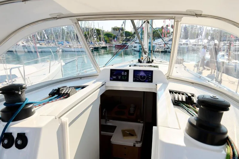 Slide: The Image of New J/45 Seahood - 3244100