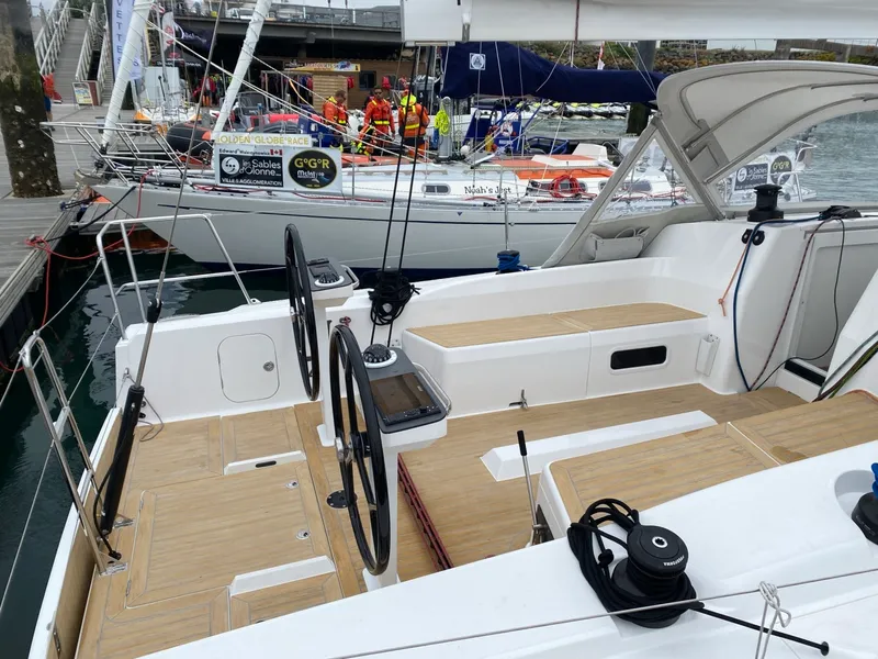 Slide: The Image of New J/45 Cockpit - 3244106