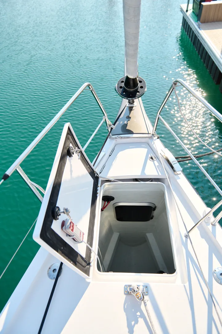 Slide: The Image of New J/45 Anchor Locker - 3244111