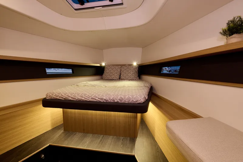 Slide: The Image of New J/45 Master Cabin - 3244112