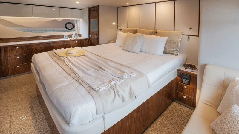 Slide: The Image of 018 Riviera 64 SMY SII Master Stateroom - 5755543