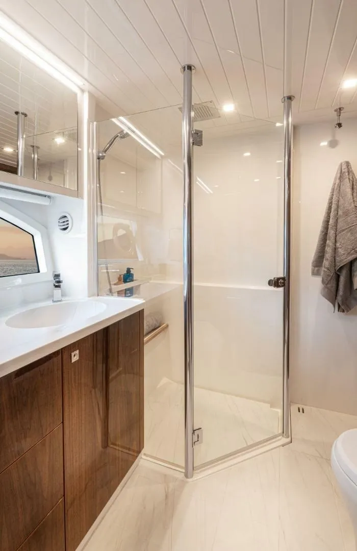 Slide: The Image of 020 Riviera 64 SMY SII Master Ensuite - 5755541