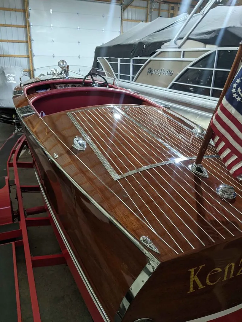 Slide: The Image of Chris-Craft Runabout Deluxe 1937 - 1751909