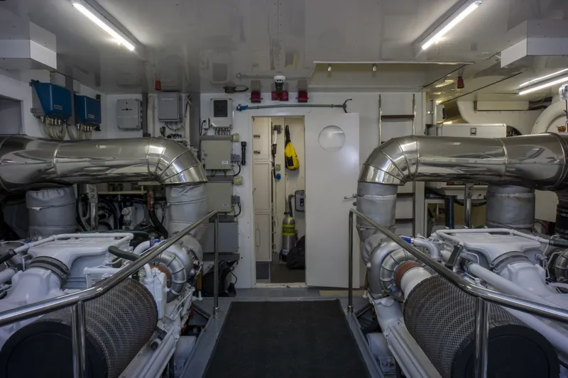 Slide: The Image of Ferretti Yachts Custom Line 94 2000 - 1755230