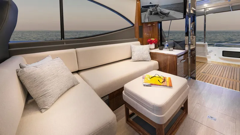 Slide: The Image of Riviera 505 SUV 2026 - 1755776