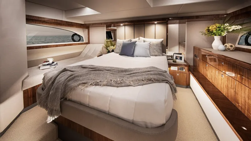 Slide: The Image of Riviera 505 SUV 2026 - 1755772