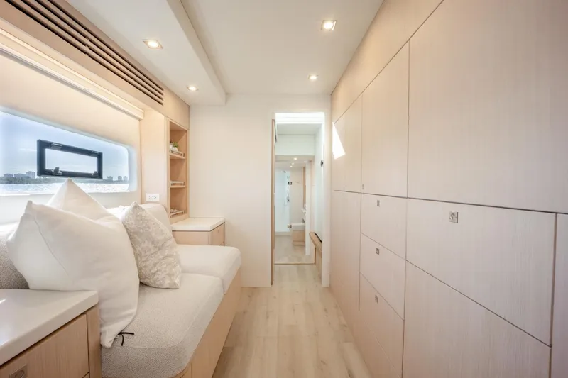 Slide: The Image of Two Oceans 555 2024 - 3598776