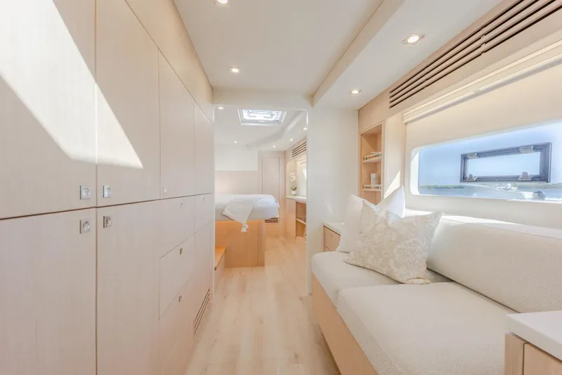 Slide: The Image of Two Oceans 555 2024 - 3598777