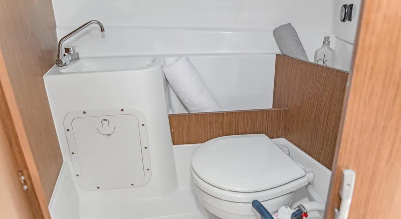 Slide: The Image of Beneteau Antares 7 2026 - 1793975