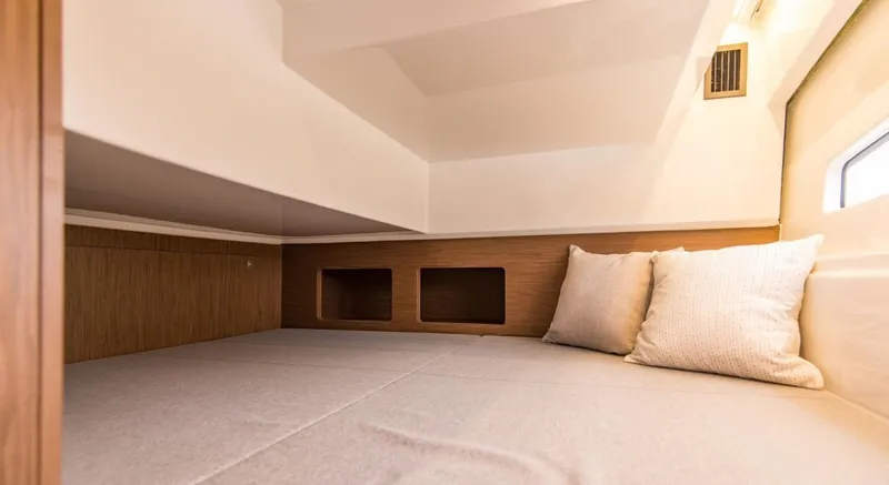 Slide: The Image of Beneteau Antares 9 2025 - 1795256