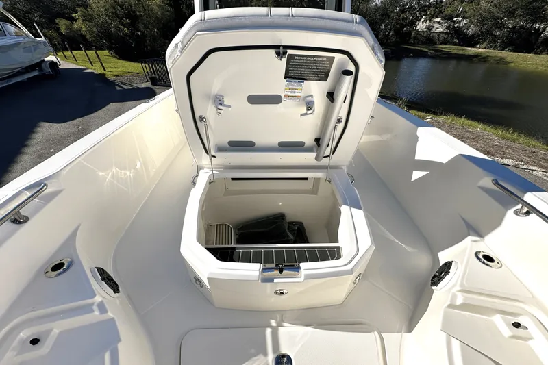 Slide: The Image of Boston Whaler 280 Dauntless 2025 - 23