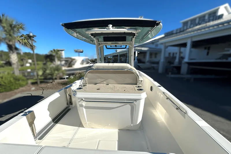 Slide: The Image of Boston Whaler 280 Dauntless 2025 - 5