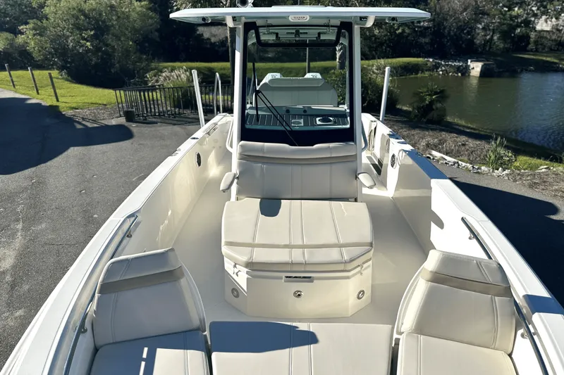Slide: The Image of Boston Whaler 280 Dauntless 2025 - 22