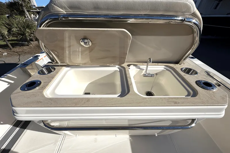 Slide: The Image of Boston Whaler 280 Dauntless 2025 - 10