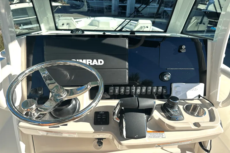 Slide: The Image of Boston Whaler 280 Dauntless 2025 - 16