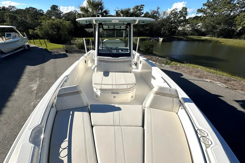 Slide: The Image of Boston Whaler 280 Dauntless 2025 - 21