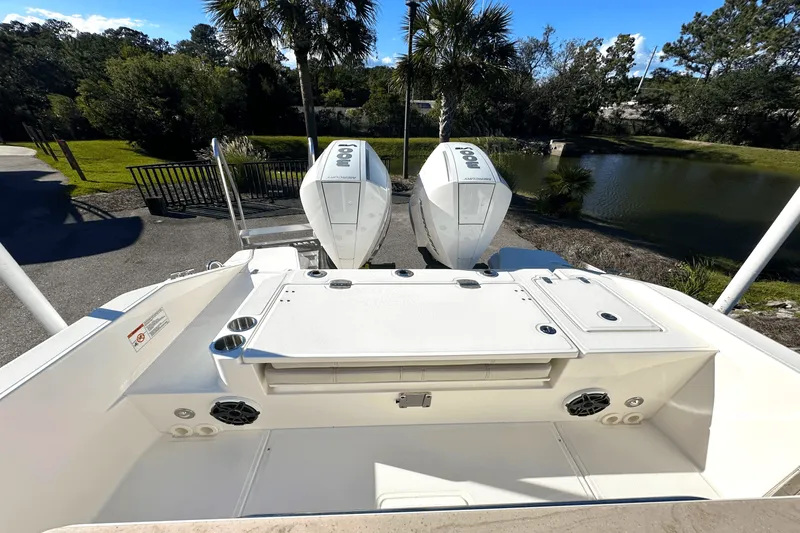 Slide: The Image of Boston Whaler 280 Dauntless 2025 - 6