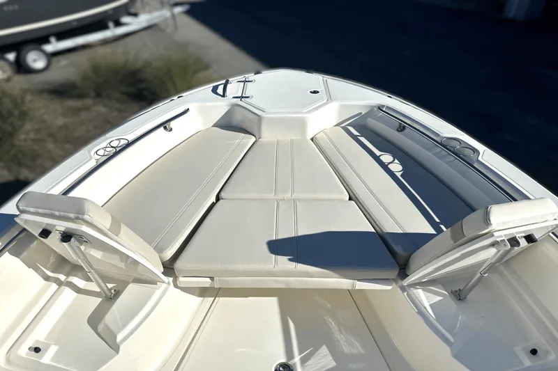 Slide: The Image of Boston Whaler 280 Dauntless 2025 - 20