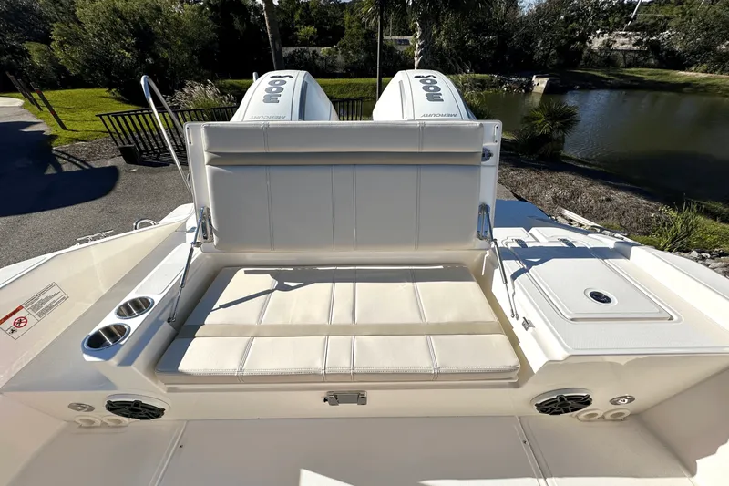 Slide: The Image of Boston Whaler 280 Dauntless 2025 - 7