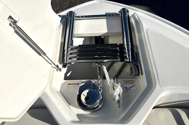 Slide: The Image of Boston Whaler 280 Dauntless 2025 - 24