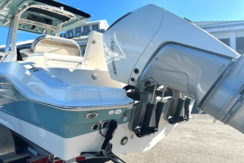 Slide: The Image of Boston Whaler 280 Dauntless 2025 - 3