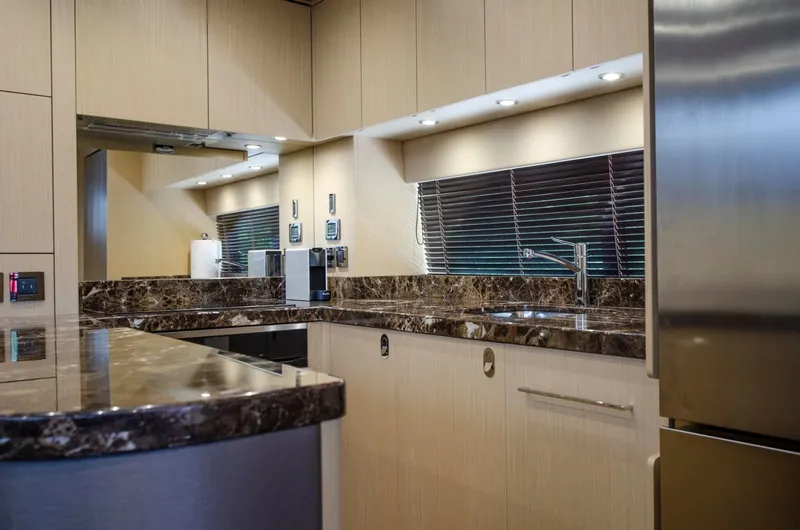 Slide: The Image of Sunseeker 75 Yacht 2018 - 1815544