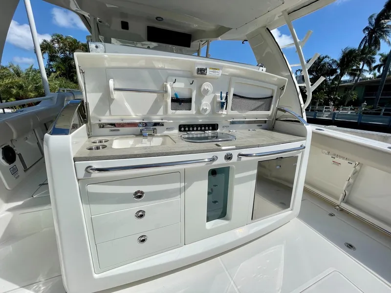 Slide: The Image of Boston Whaler 420 Outrage 2016 - 1956428
